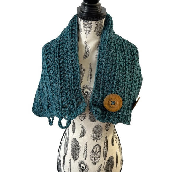 Chunky Scarf with Wooden Buttons - Picture 3 of 3